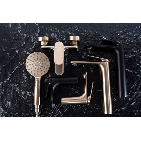REA Marco Black Shower Set