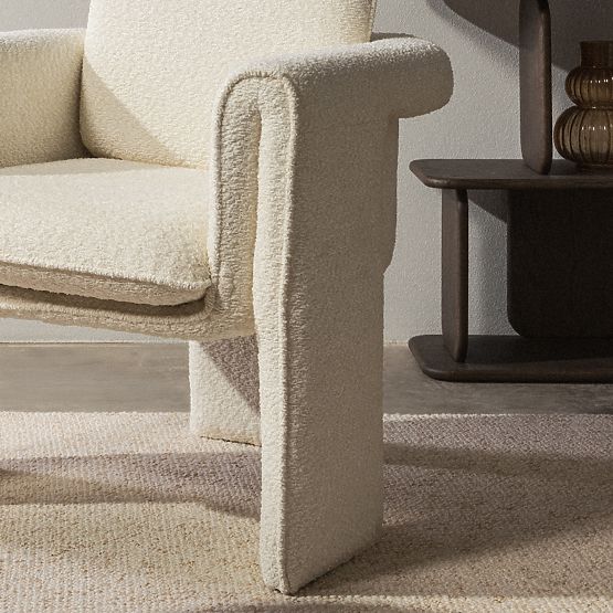 Upholstered Chair Campat White, Rounded